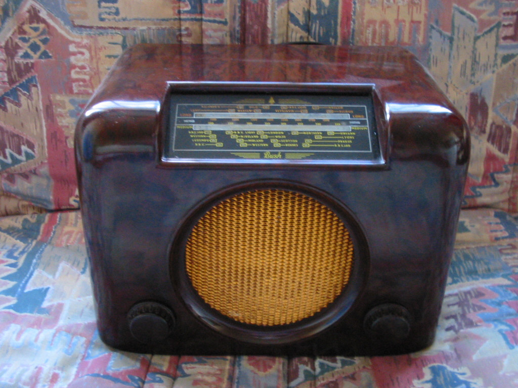 Bush radio Type DAC 90 | Museum of Design in Plastics