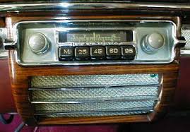 6 momentos de la historia de la radio en el coche